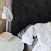 Biały szlafrok z naturalnej tkaniny niezwykle chlonnej
